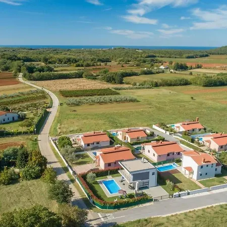 In Mit Grossem Pool By Interhome *