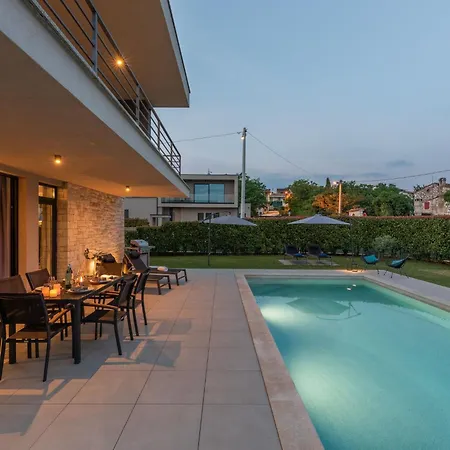 Сasa de vacaciones In Mit Grossem Pool By Interhome *