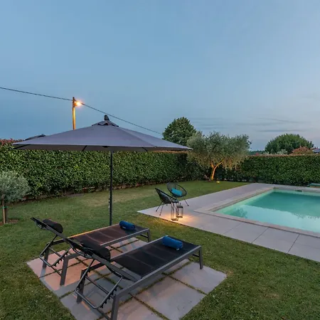 In Mit Grossem Pool By Interhome
