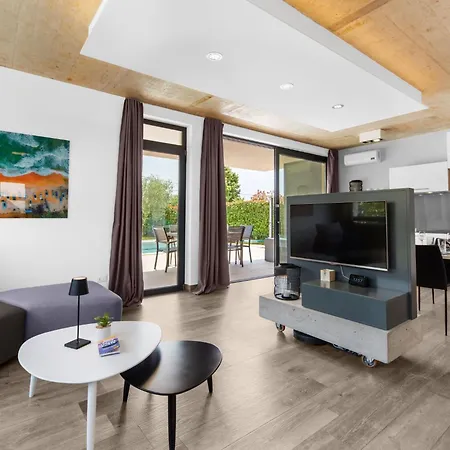 In Mit Grossem Pool By Interhome *
