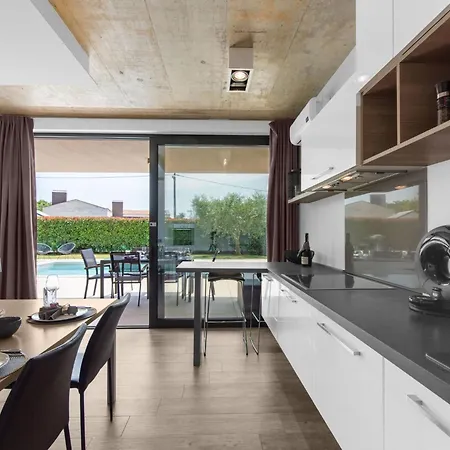 Casa de Férias In Mit Grossem Pool By Interhome *