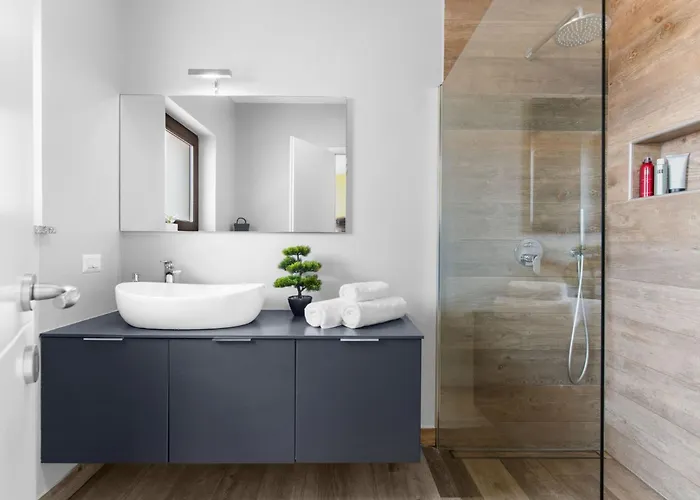 בית נופש In Mit Grossem Pool By Interhome