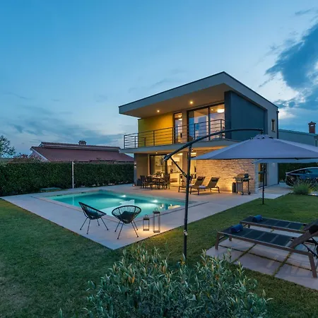 Nyaraló In Mit Grossem Pool By Interhome