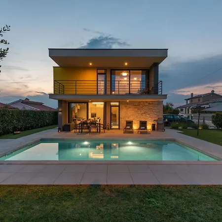 In Mit Grossem Pool By Interhome *