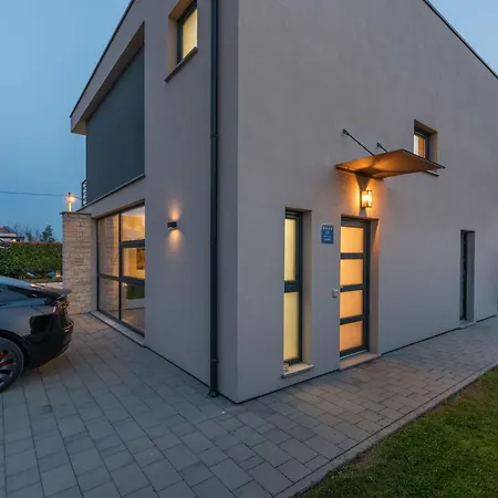 In Mit Grossem Pool By Interhome Nyaraló Dračevac