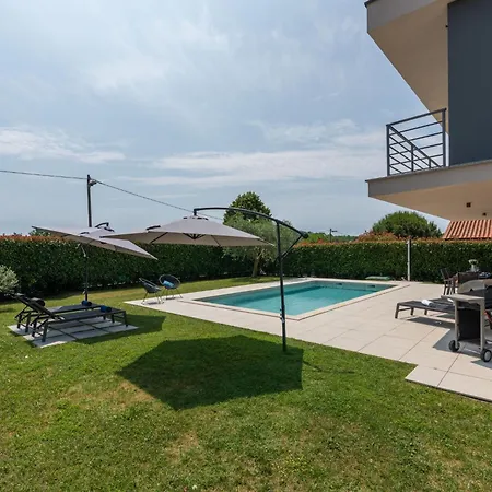 In Mit Grossem Pool By Interhome *