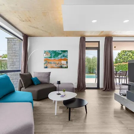 In Mit Grossem Pool By Interhome *