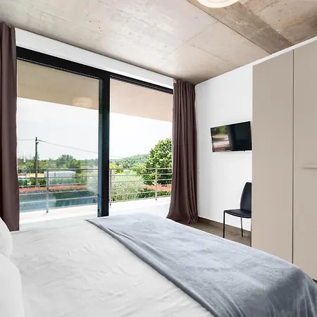Vakantiehuis In Mit Grossem Pool By Interhome